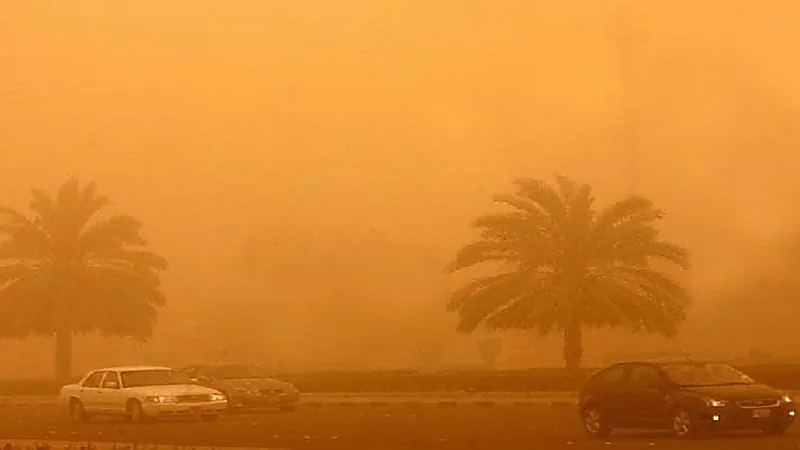مدني الجوف يحذر من أتربة مثارة تتسبب في شبه انعدام الرؤية على سكاكا