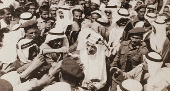 صورة نادرة لمبايعة " الملك فيصل " بالرياض
