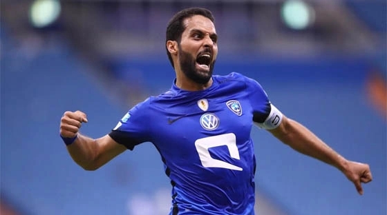 رئيس الإتحاد يغادر النادي
