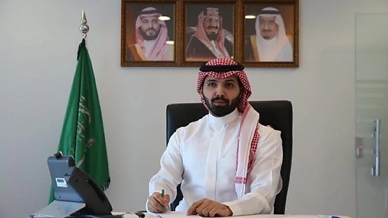 رجل يتحول إلى مليونير بسبب حوت