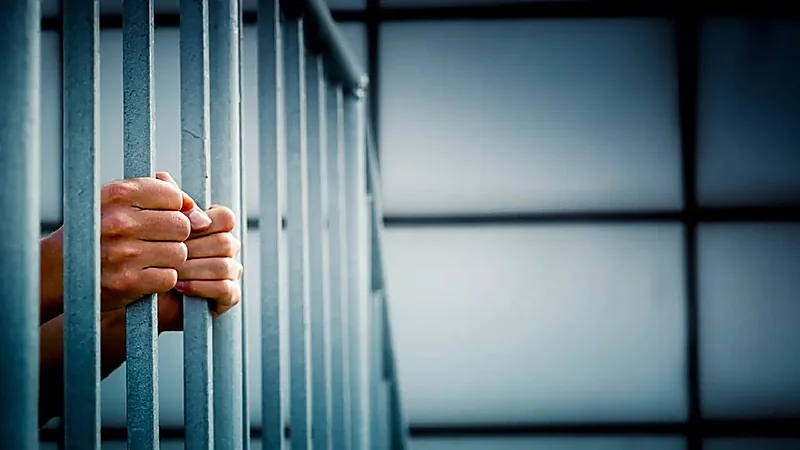 سجن مواطن تستر على مُقِيمين مقابل 25 ألف ريال سنوياً