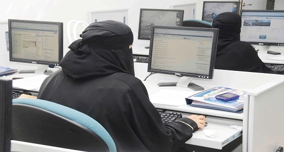 شركات التأمين تستقطب كوادر نسائية وسط أنباء دمجها بسبب الخسائر