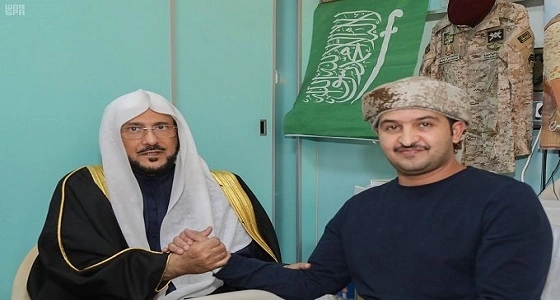 بالصور.. وزير الشؤون الإسلامية يزور مصابي الحد الجنوبي ويطمئن على صحتهم