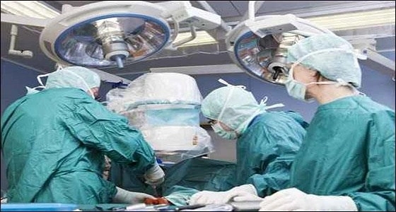 جراحة ناجحة لتثبيت صفيحة عنقية لمريض بحفر الباطن