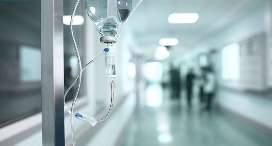 عالجوها بالرقية ظنًا أنها ممسوسة..قصة طفلة تعاني ورمًا أفقدها النطق والحركة