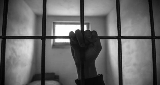 هروب سجين من أحد المستشفيات بتبوك.. والجهات الأمنية تتحرى