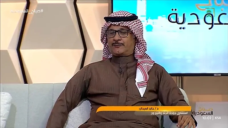 "استشاري" يحذر من هوس نتف الشعر ويوضح أسبابه (فيديو)