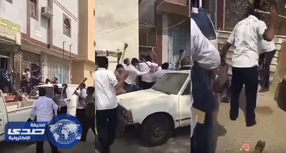 شرطة مكة توقف آسيويين اشتبكوا في مضاربة دامية بالعصي " فيديو "