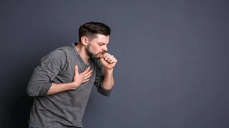 السعال إحدى العلامات المبكرة لـ "سرطان الرئة"