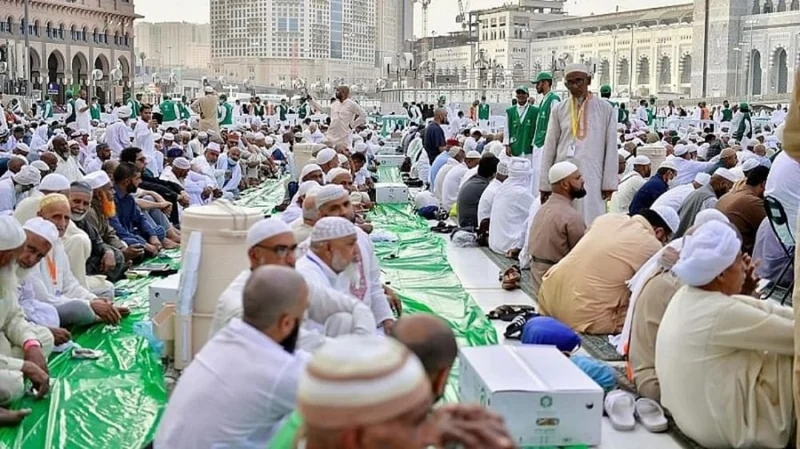 "شؤون الحرمين" تمنح 200 تصريح لأصحاب سفر إفطار الصائمين بالحرم
