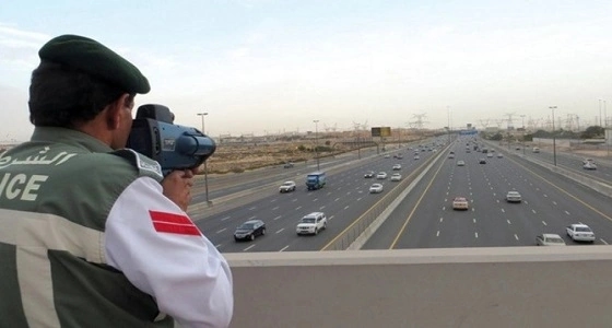 شرطة دبي تطبق "الفلاش التنبيهي"  لتحذير السائقين من تجاوز السرعة