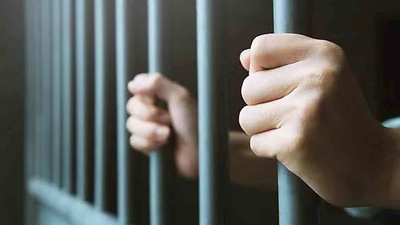 السجن 32 عاما لشخص ابتز 2000 فتاة بصورهن