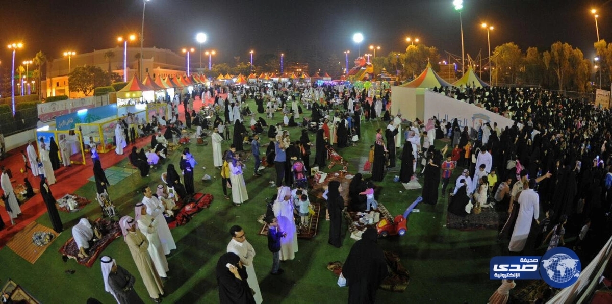 موقف طريف لمشجعة تحب فيدرر ونادال بنهائي بطولة أستراليا