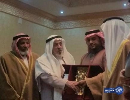 أعيان قرية آل زيدي يكرمون الأستاذ ناصر عسيري