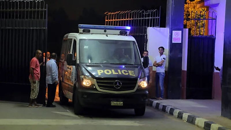 امرأة تقيد شقيقها وتقتله بـ11 طعنة نافذة بالبطن والظهر