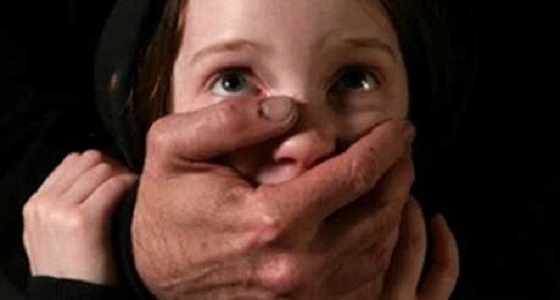زوجة تدعي اختطاف ابنتها للحصول على الأموال من زوجها المسافر