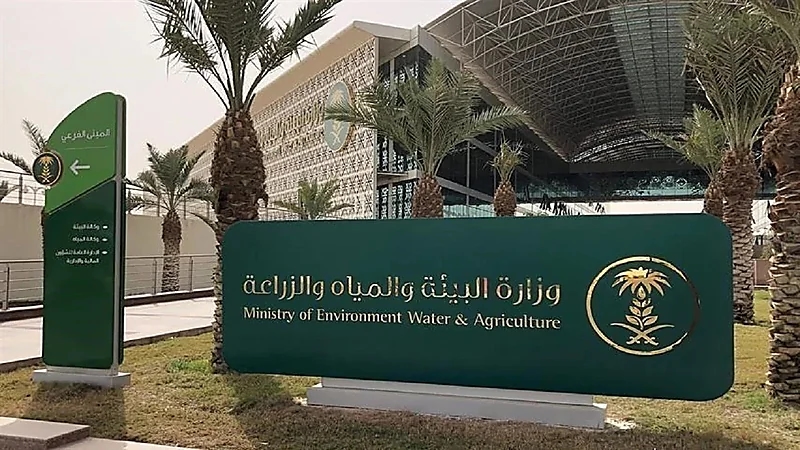 "البيئة" تدرس استخدام مياه البحر المحلّاة في القطاع الزراعي
