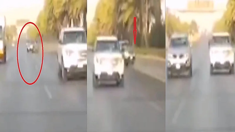 فيديو.. انحراف سيارة "فجأة" عن الطريق كاد يتسبب في حادث بالرياض