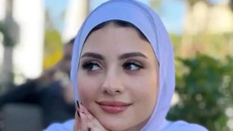 البلوجر المصرية التي فقدت بصرها تبكي بحرقة بعد تهديد من خطيبها