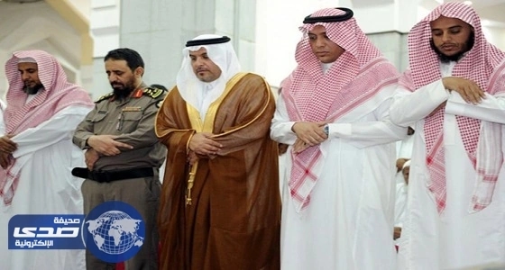 محافظ الطائف يؤدي صلاة الميت على الشهيد الحارثي
