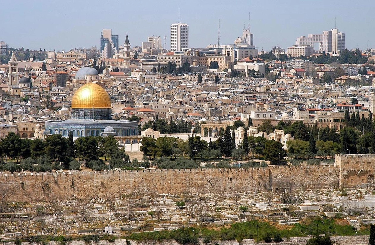 بالفيديو .. رد فعل سيدة عندما سمعت صديق زوجها يحرضه على الزواج عليها