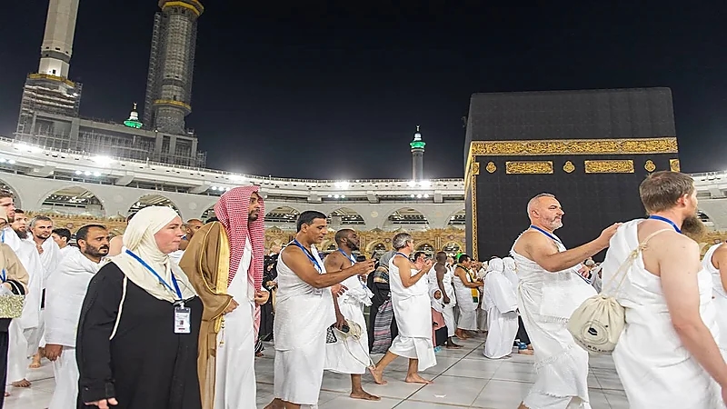 "شؤون الحرمين" تستقبل 100 من المسلمين الجدد لأداء العمرة