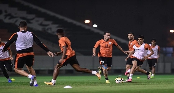 الشباب يعلق ملف الاستغناء عن لاعبيه