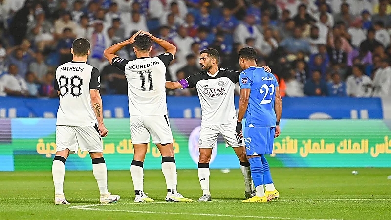 لحظة اعتذار بغداد بونجاح لجمهور الهلال .. فيديو