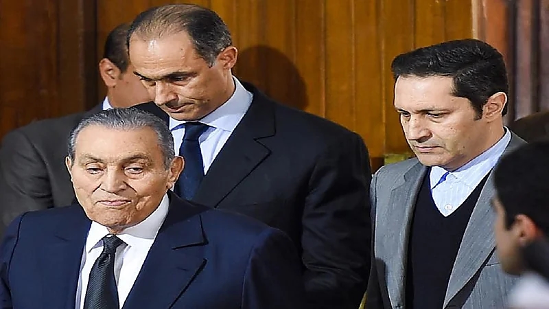 رفع العقوبات المفروضة على مبارك وعائلته في "سرقة أموال الدولة"
