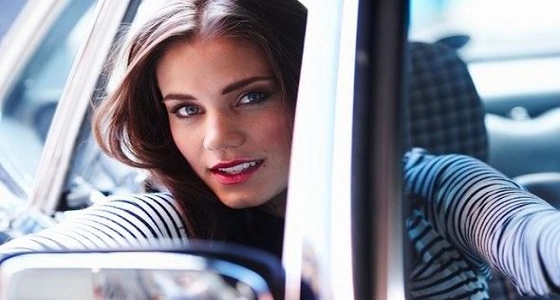 صفات تجعل منك امرأة جذابة بصورة لا تقاوم