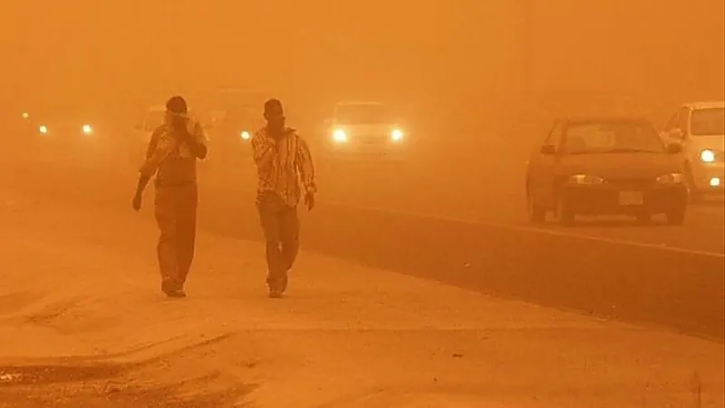 بالفيديو.. مركز الأرصاد يوضح حقيقة وجود عاصفة رملية على جدة