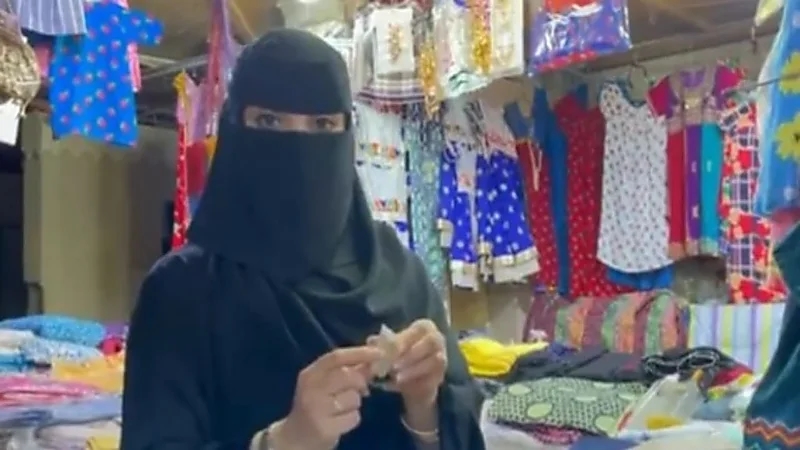 قصة طينة الساحل الشرقي التي يتناولها أهالي الأحساء دون طهي "فيديو"