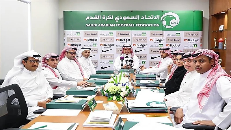 اتحاد القدم يلغي السقف الأعلى لرواتب اللاعبين المحليين