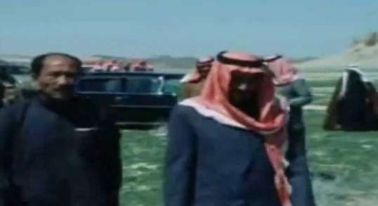 فيديو نادر للملك " خالد " بصحبة " السادات " في رحلة صيد عام 1976م
