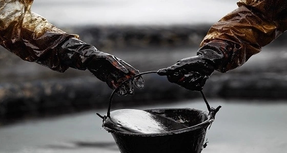 تراجع هامشي لأسعار النفط.. وخام برنت أعلى 69 دولار