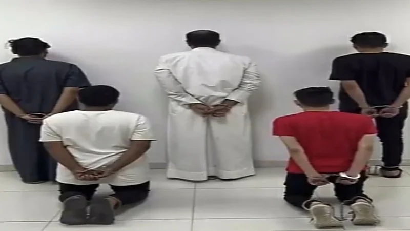 ضبط 5 أشخاص وسيدة لتورطهم بإعلانات وهمية في منصات إلكترونية بالرياض "فيديو"