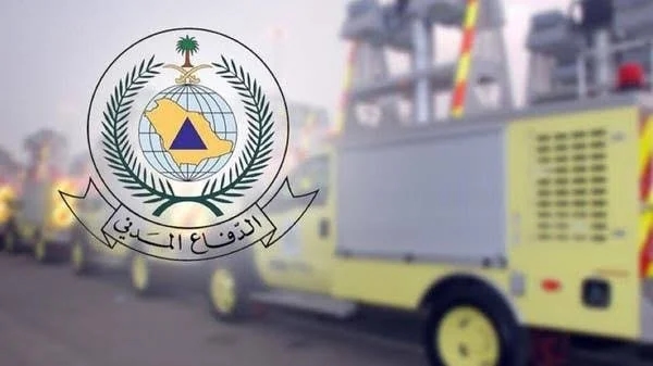 إخماد حريق في مستودع بجدة