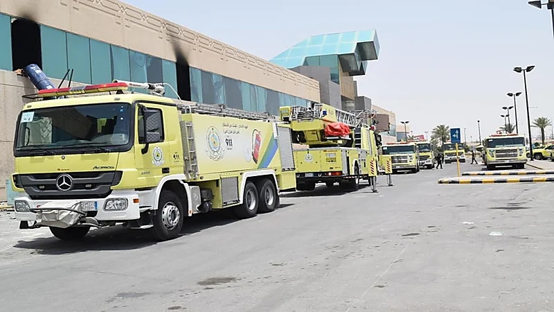 بالصور.. اندلاع حريق في مول شهير بالرياض