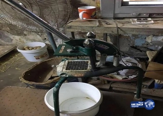 بالفيديو.. سائق شاحنة يتهور ويصدم سيارات من حوله على طريق الدمام