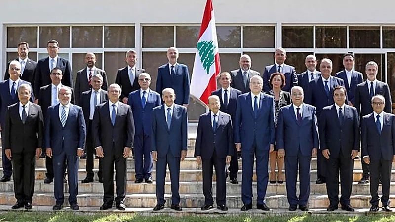 أزمة "قرداحي" تتسبب في استقالة وزراء من الحكومة اللبنانية