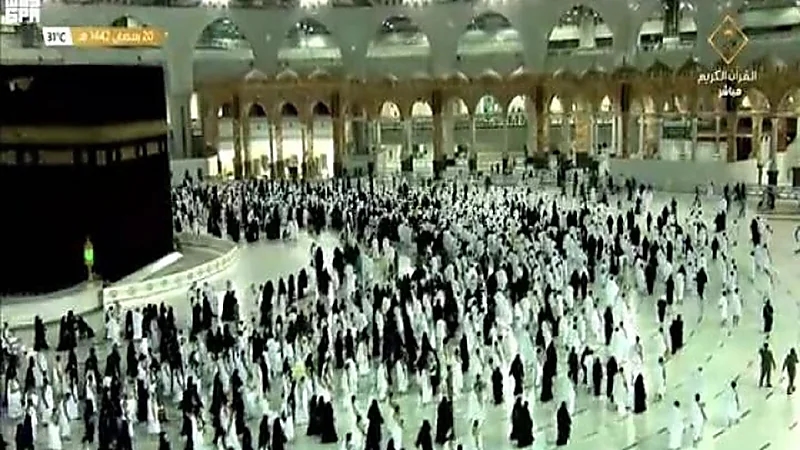 بالفيديو .. "السديس" يعلن عن موعد صلاة التهجد في الحرم المكي