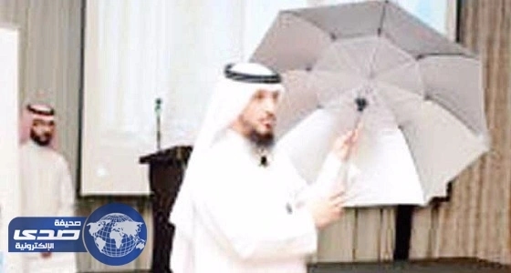 مواطن يبتكر " مظلة مكيفة " لحجاج بيت الله الحرام