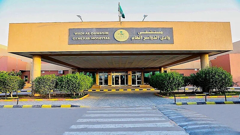 مستشفي وادي الدواسر ينقذ حياة مواطن تعرض لحادث عنيف