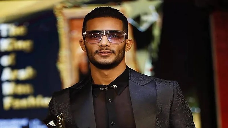 بالفيديو.. محمد رمضان يثير الجدل بمقطع من طائرته: المضيفة الحنينة رزق