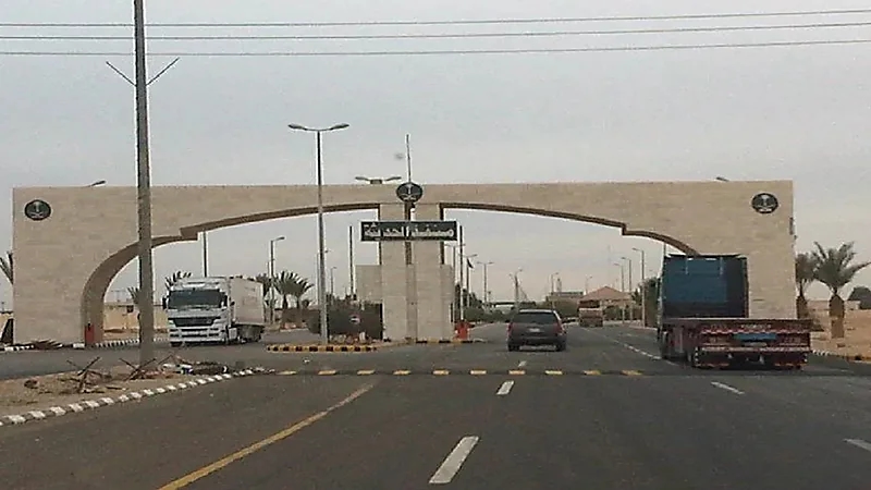 منفذ الحديثة يلغي البصمة مؤقتا على المسافرين بسبب التزاحم