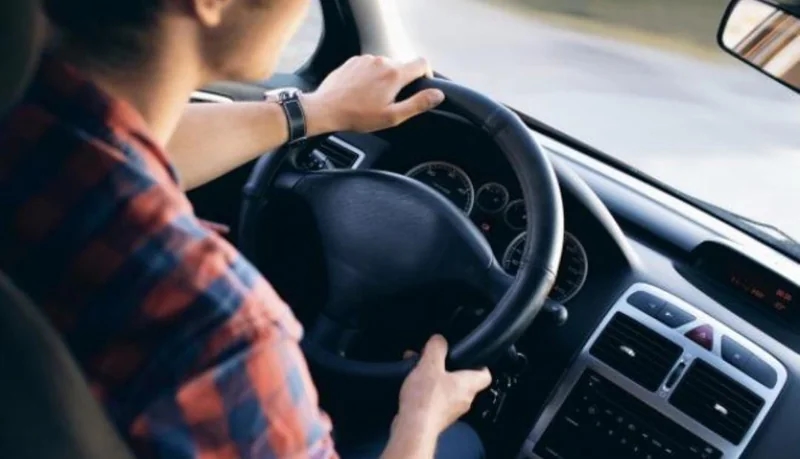 شاب يقتحم منزل بسيارته ويقتل سيدتين أثناء نومهما