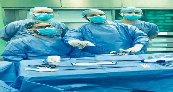 أطباء مستشفى " الملك فهد " ينقذون فتاتين بعملية منظار معقدة