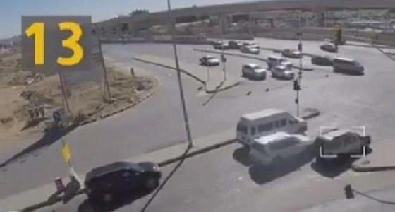 تجربة تكشف مدى التزام السائقين بإشارات المرور في ظل غياب كاميرات الرصد