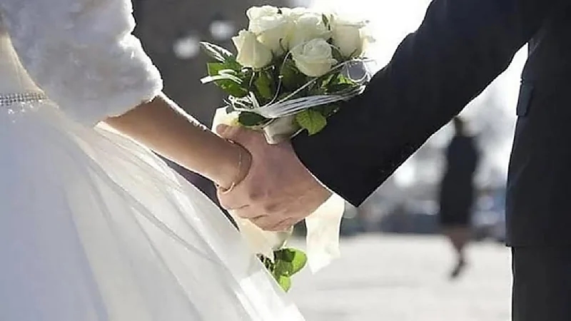 أمريكى يطلب من المعازيم دفع تكاليف زواجه