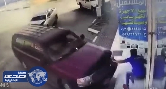 بالصور.. وصول الأمير مقرن بن عبدالعزيز إلى مطار الرياض